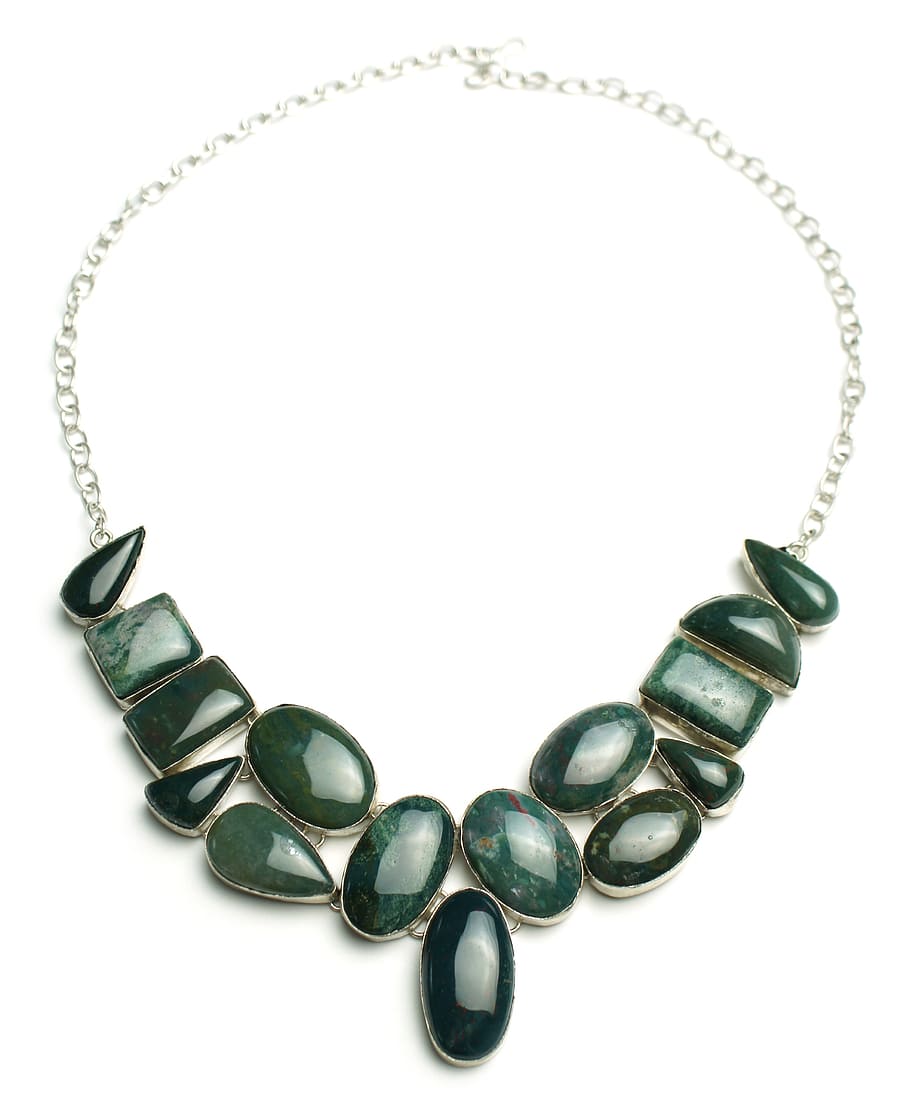 silver-colored chain green gemstone charm necklace, bloodstone, HD wallpaper