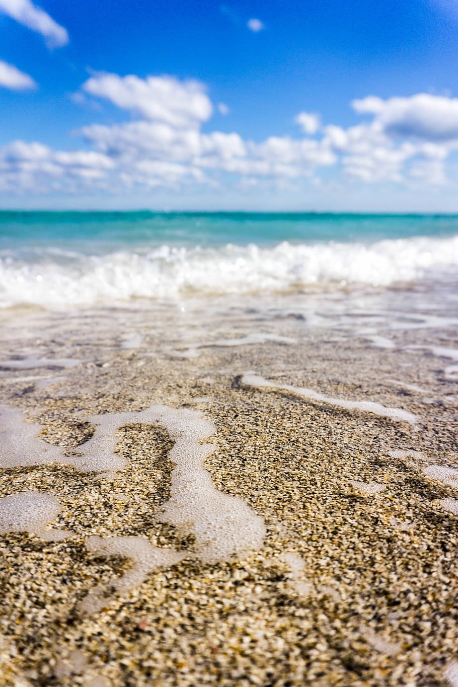 shallow focus of wave near in the shore, seashore body of water during daytime HD wallpaper