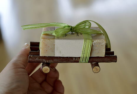 person holding white soap bar on brown raft, Present, Ribbon HD wallpaper