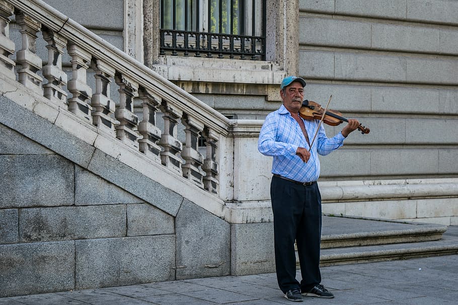 musician, violin, instruments, rope, person, portrait, street HD wallpaper