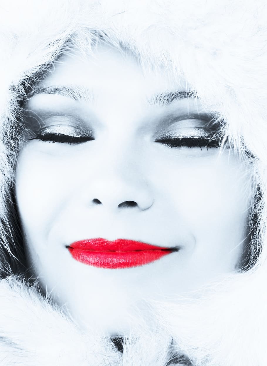 woman wearing fur coat and red lipstick, selective color, beautiful HD wallpaper