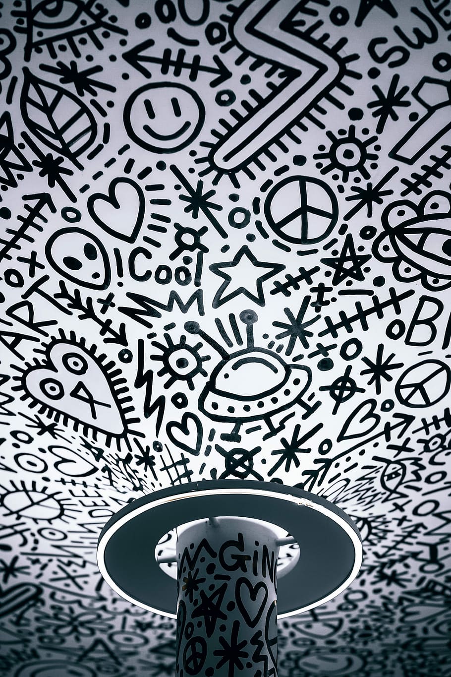 closeup photo of white and black wallpaper, black and white graffiti