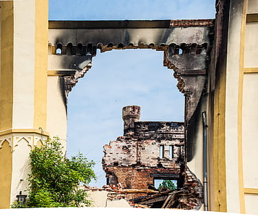 castle facade, burned down, debris, russ, hole, bar, stones HD wallpaper