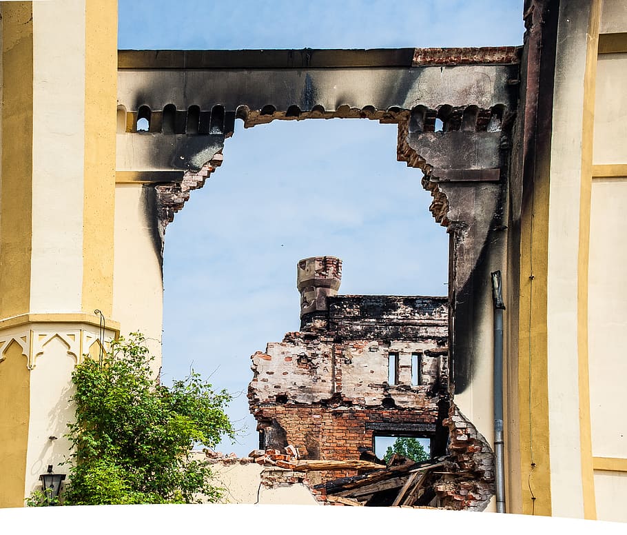 castle facade, burned down, debris, russ, hole, bar, stones HD wallpaper