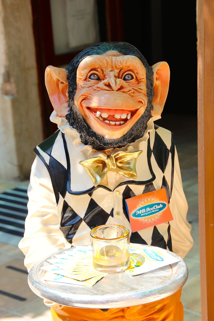 monkey, buttler, operation, waiter, control, smiling, front view HD wallpaper