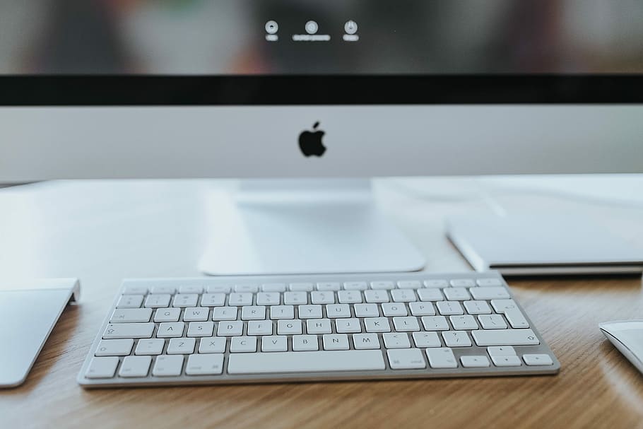 White Apple iMac computer with elephant mousepad, keyboard, monitor, HD wallpaper
