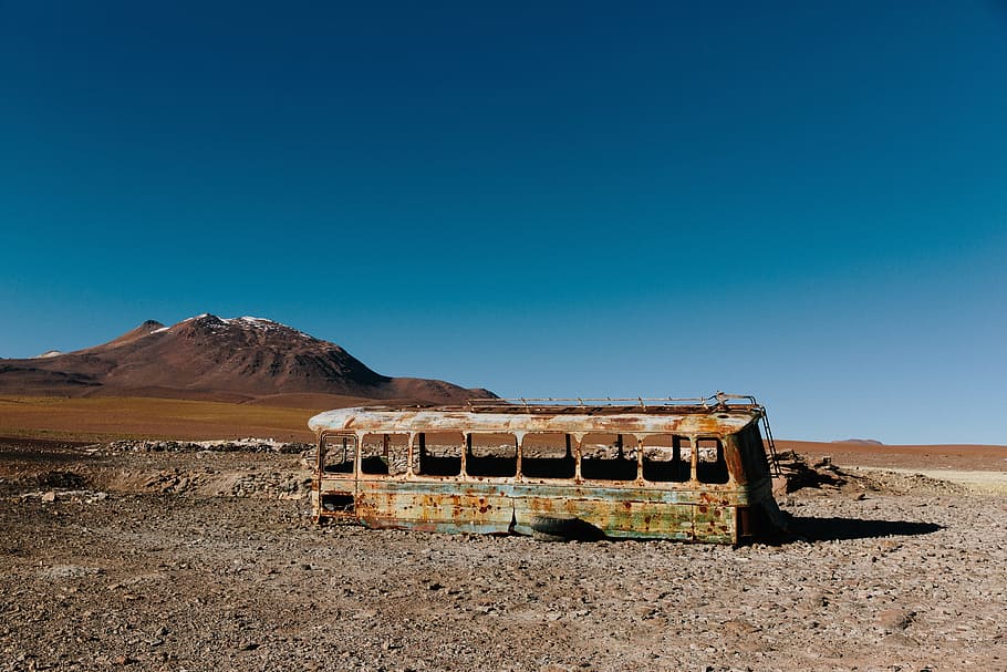 abandoned, old, rust, mountains, bus, desert, sand, rocks, blue HD wallpaper