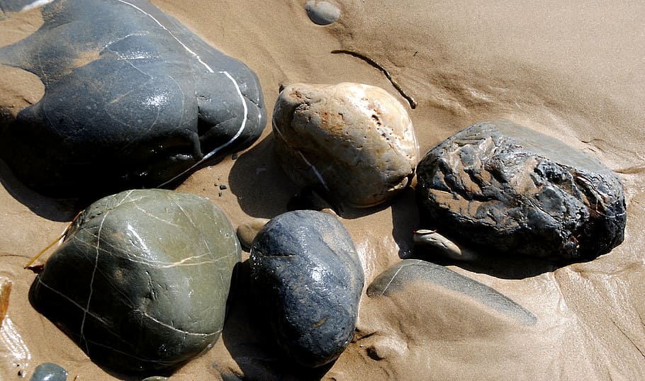 gray stones on brown mud, rock, cliffs, brittany, atlantic HD wallpaper