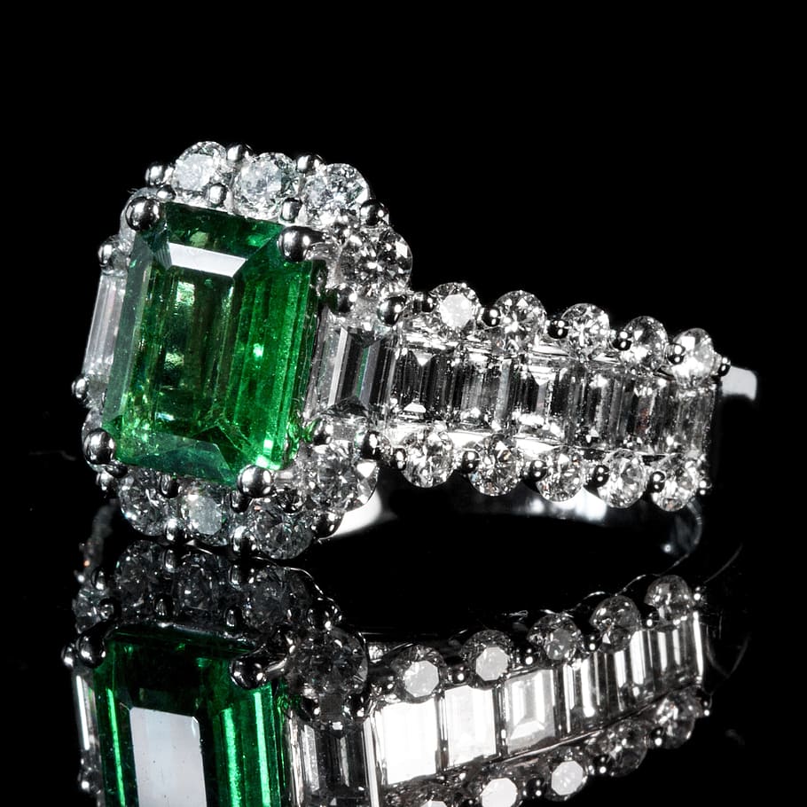 silver-colored ring with green gemstone, emerald, luxury, diamond HD wallpaper