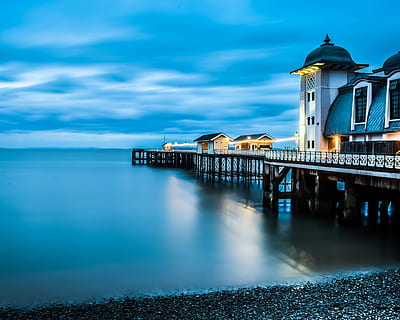 wooden structures near body of water, gray and brown house on dock during daytime HD wallpaper