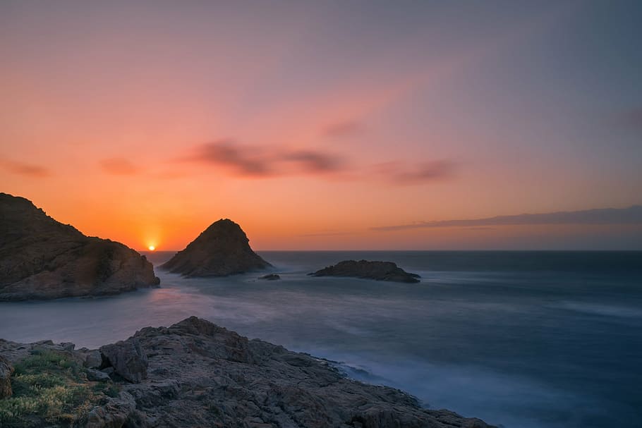 rock formation near body of water with sunset background, abendstimmung HD wallpaper