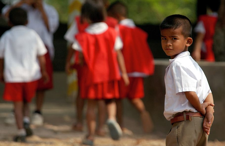 boy wearing white collared shirt and brown bottoms outfit, students HD wallpaper