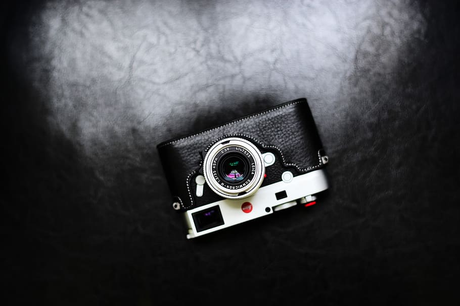 close up photography of silver compact camera, black and gray MILC on black platform HD wallpaper