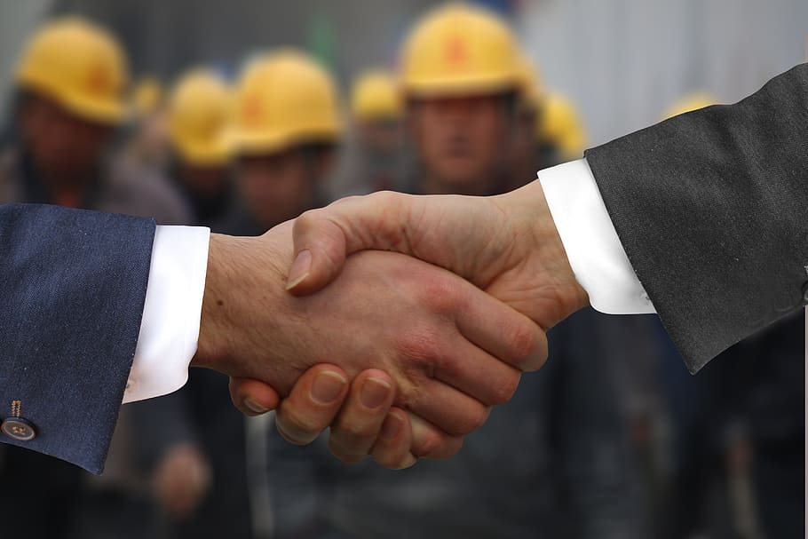 person shaking hands, handshake, workers, employee, helmet, welcome, HD wallpaper