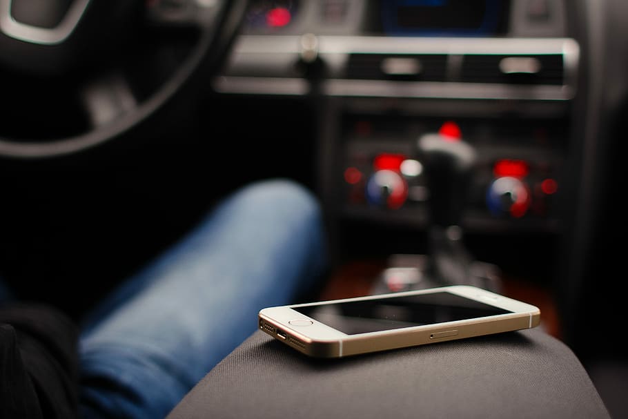 An iPhone 5S in a Car, gold, vehicle Interior, dashboard, transportation