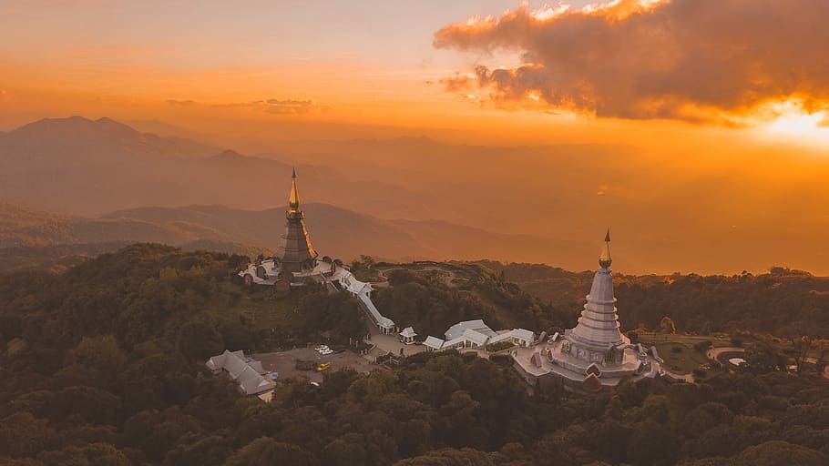 Doi Inthanon, white and gray buildings beside green leafed trees HD wallpaper