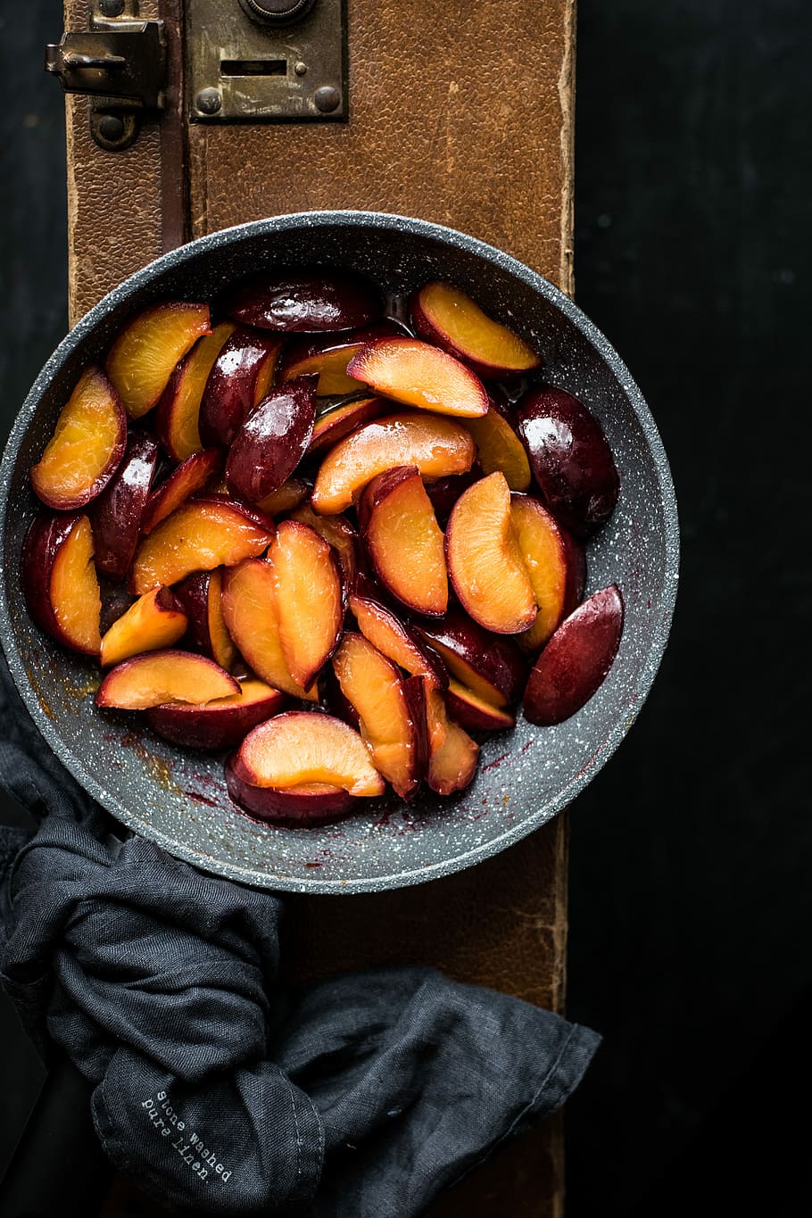 flat-lay photography red sliced apple on gray plate, sliced fruits filled gray bowl HD wallpaper