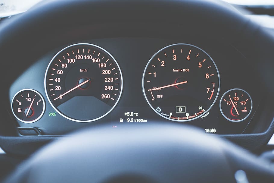 Modern Car Dashboard with Speedometer and Tachometer, cars, driver, HD wallpaper