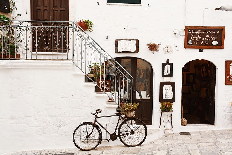 black city bike beside wall, architecture, building, infrastructure HD wallpaper