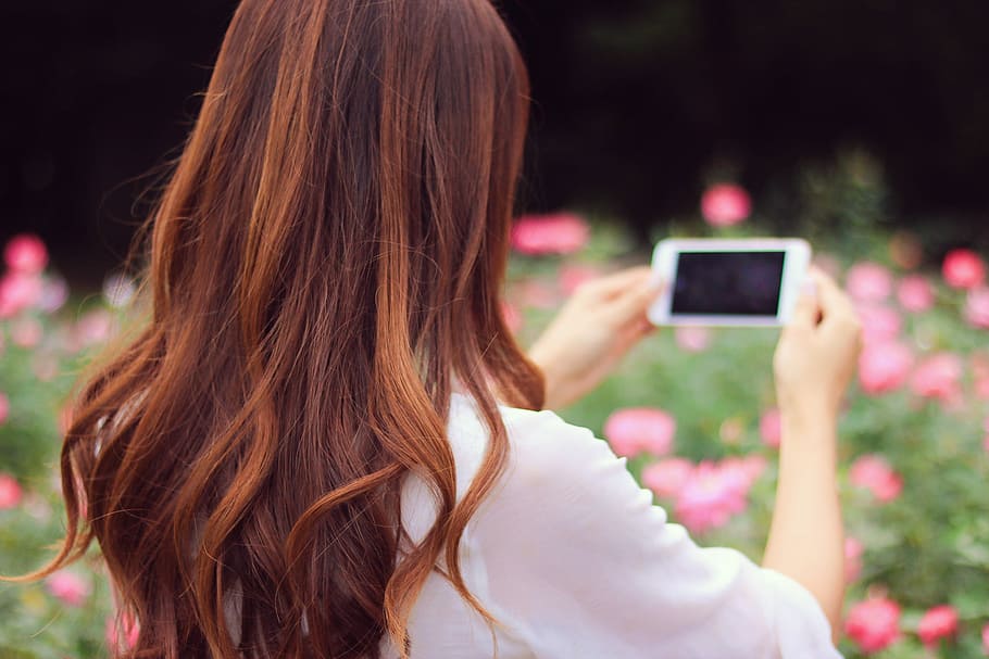 woman in white long sleeved shirt holding a smartphone, women HD wallpaper