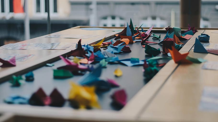 assorted-color origami on table, assorted origami collection HD wallpaper