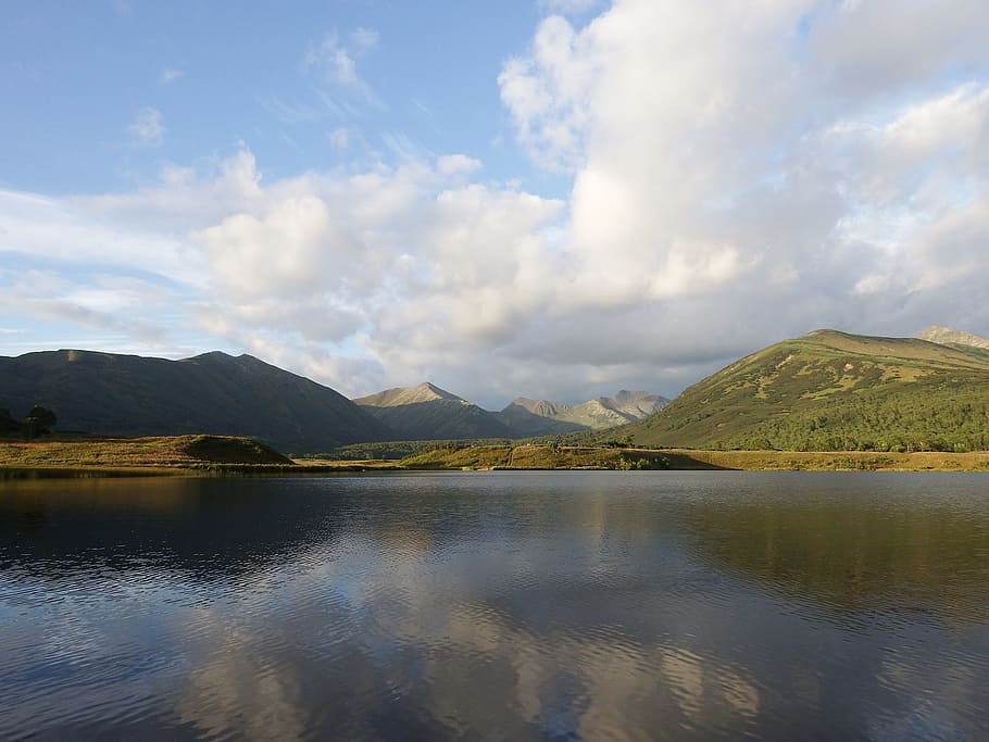 lake, mountains, forest, reflection, clouds, sky, beach, evening HD wallpaper