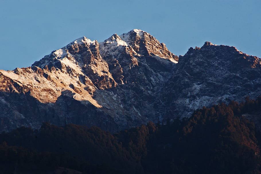 Brown and White Mountain Under Clear Sky, adventure, daylight HD wallpaper