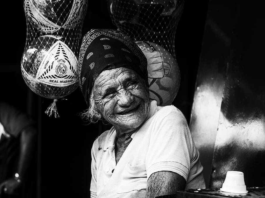 grayscale photo of smiling woman wearing white polo shirt, maracaibo