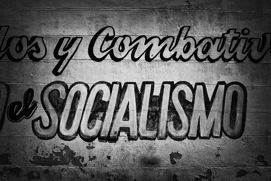 Wide-angle shot of ‘socialism’ street art in Havana, Cuba, the unofficial capital of Latin America, HD wallpaper