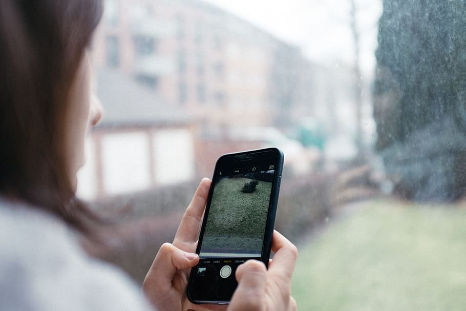 Taking video with iPhone, lifestyle, objects, women, mobile Phone HD wallpaper