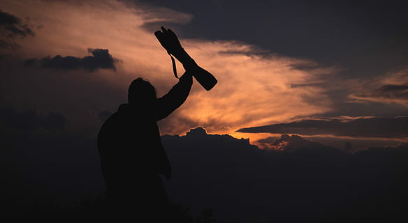 silhouette of person under cloudy skies during sunset, silhouette photo of a man HD wallpaper