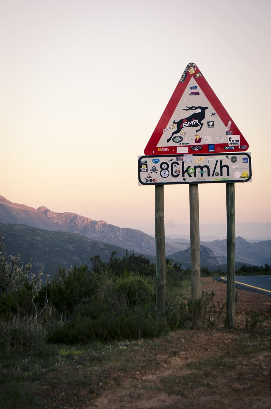 road, signs, yield, deer, speed limit, mountains, communication HD wallpaper