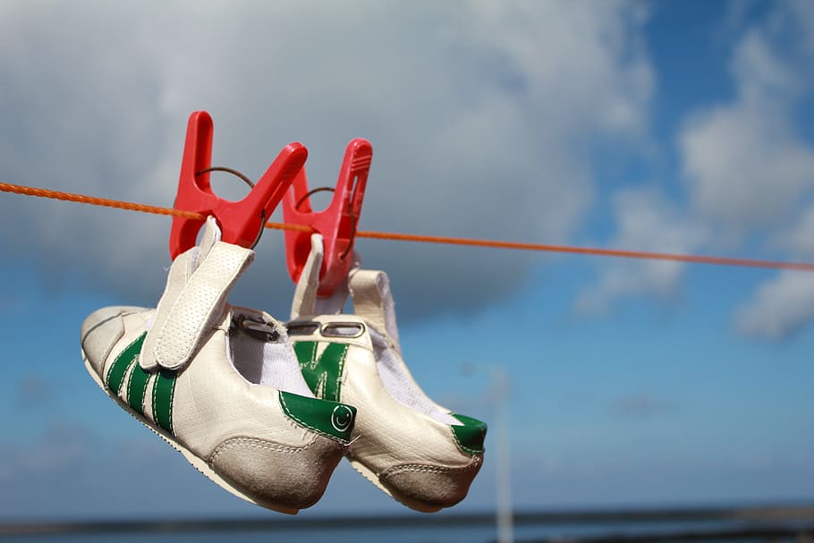 hanged white-and-green velcro shoes, Laundry, water, hanging HD wallpaper