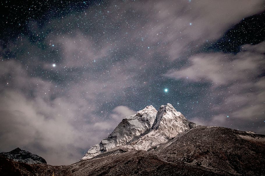 rocky mountain under starry night, nature, landscape, mountains HD wallpaper