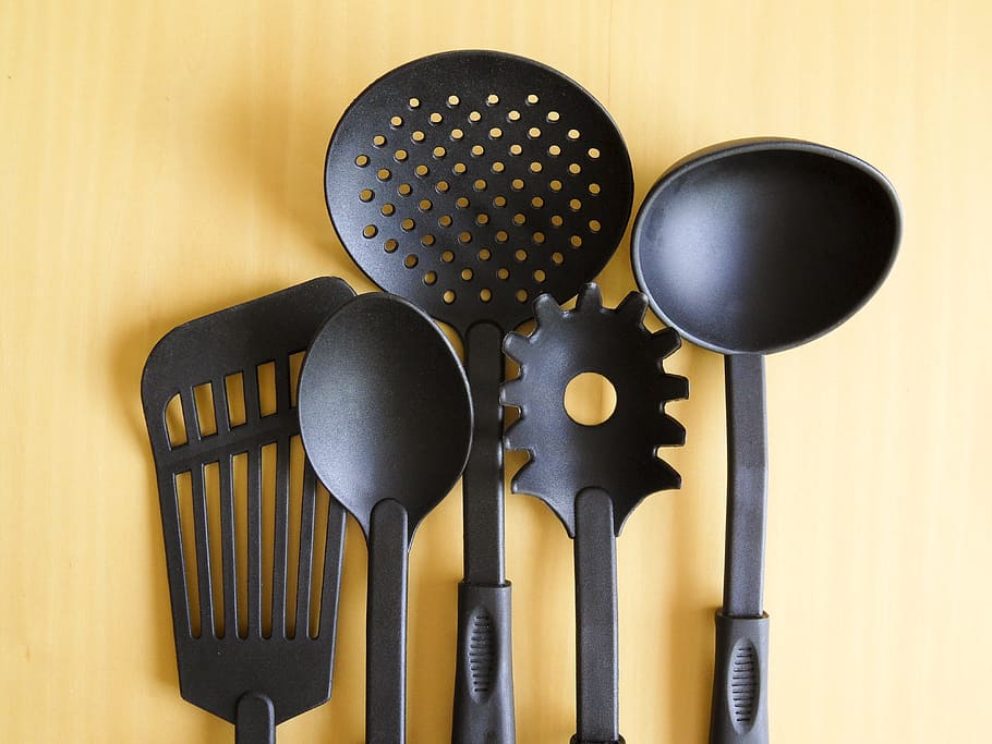 black cooking utensils on beige wooden surface, cookware, kitchen, HD wallpaper