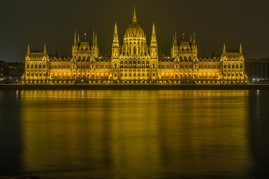 gray concrete wall building photo during night time, budapest, HD wallpaper