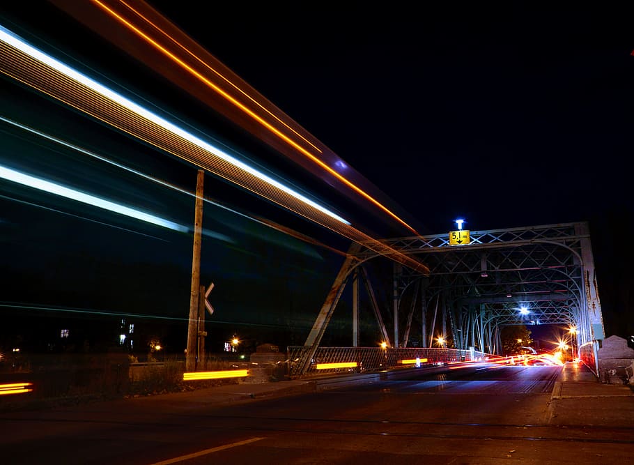 time lapse photography of vehicles crossing suspension bridge, landscape photography of lighted suspension bridge HD wallpaper