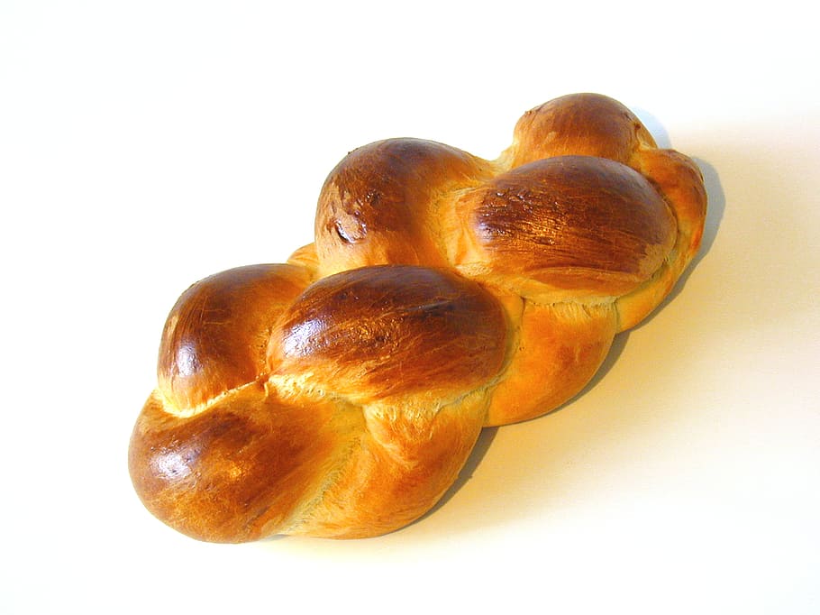 photo of baked pastry, bread, white bread, wheat bread, bread plait HD wallpaper