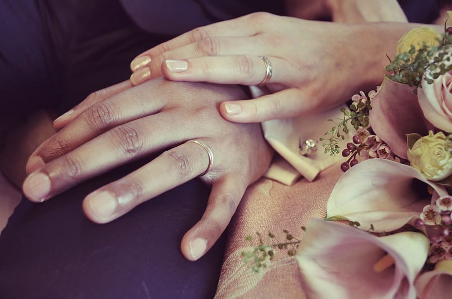 couple, hands, love, flowers, affection, bud, close-up, fingers HD wallpaper
