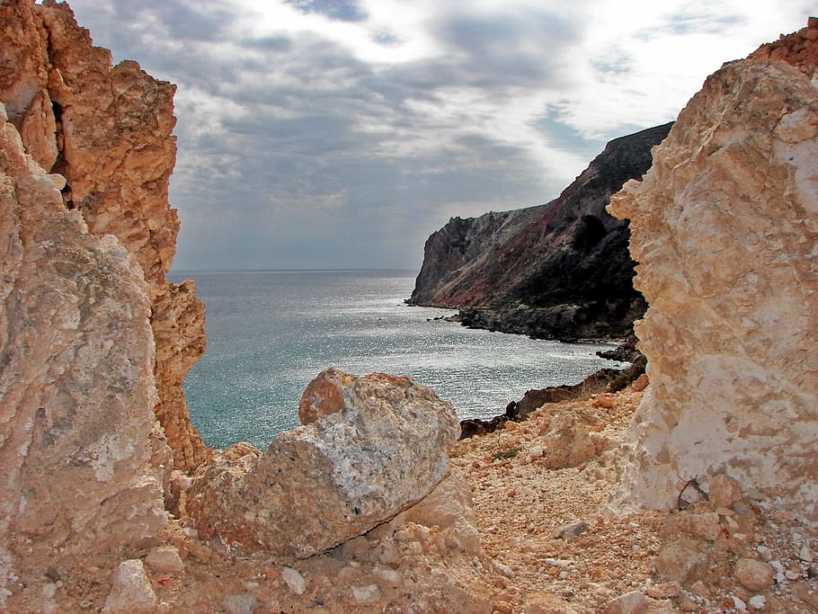 body of water and mountain, Basalt, Milos, Cyclades, Greece HD wallpaper