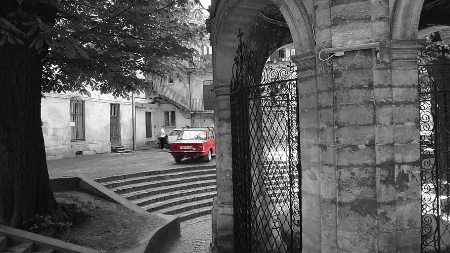 lions, car, red, old auto, old car, retro car, historic, black and white HD wallpaper