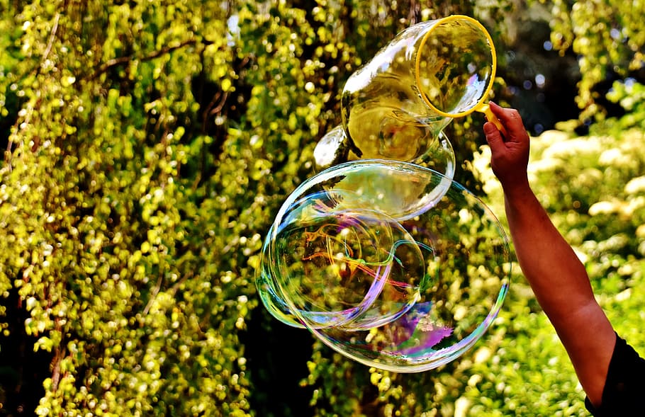 Soap Bubble, Huge, large, make soap bubbles, wabbelig, iridescent HD wallpaper