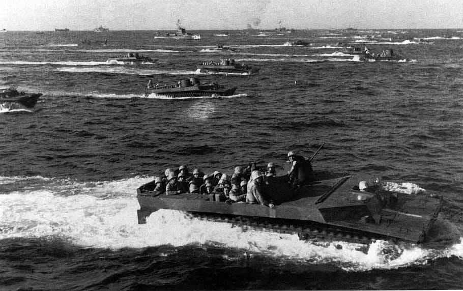 LVTs approach Iwo Jima during World War II, amphibious landing, HD wallpaper