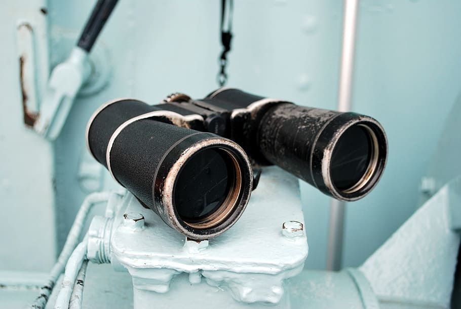 binoculars on pipe, the telescope, observation, security, focus on foreground HD wallpaper