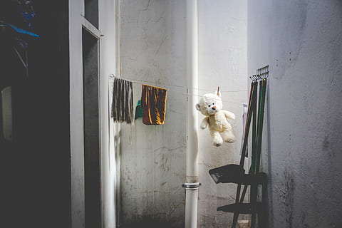 white bear plush toy hanging near white wall, white bear plush toy hanged on clothes net HD wallpaper