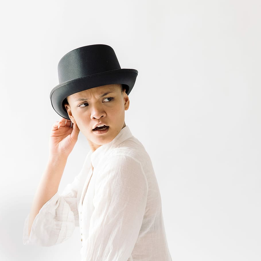 woman wearing top hat opening her mouth, man holding his hat while looking left side, HD wallpaper
