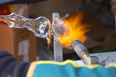 photo of glass vase molding, person molding glass on torch, en HD wallpaper