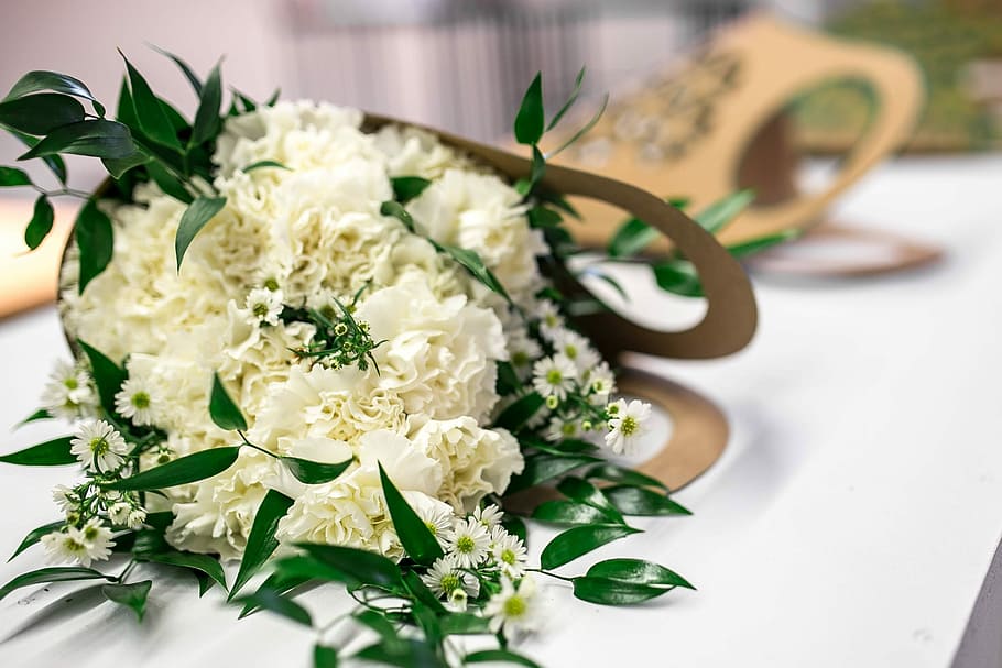Beautiful bouquet of white flowers on a table, flora, elegant HD wallpaper