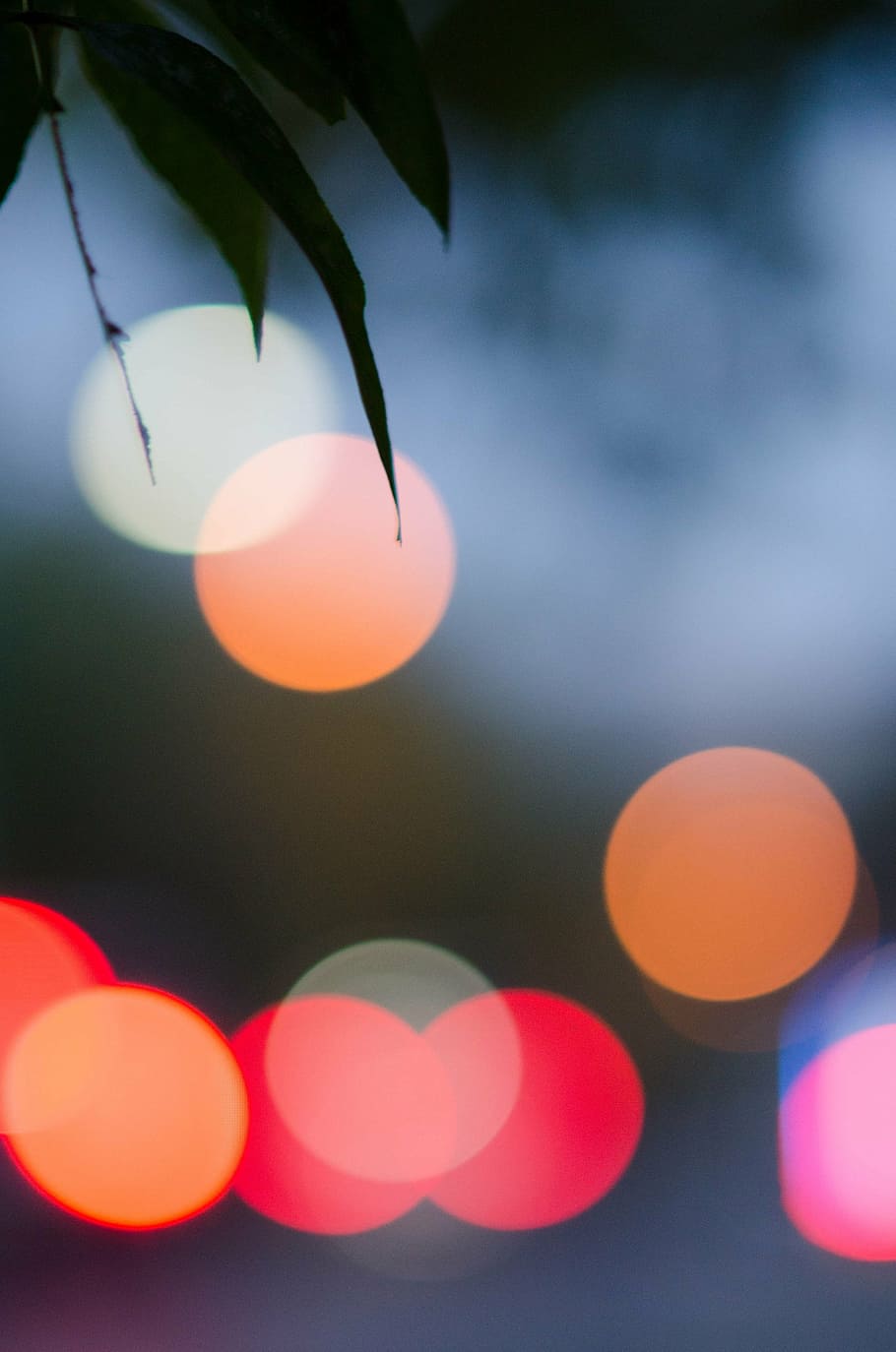 lights, bokeh, night, blur, color, red, nightlife, circle, geometric shape HD wallpaper