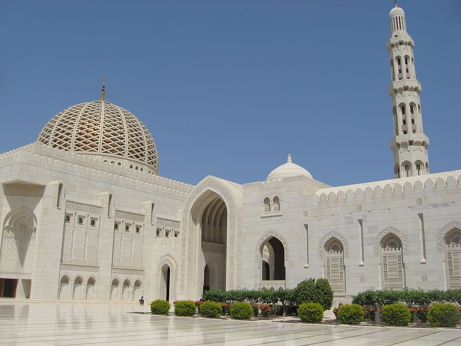 white concrete building under blue sky, muscat, oman, mosque HD wallpaper